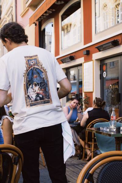 Restaurant en centre-ville avec terrasse
